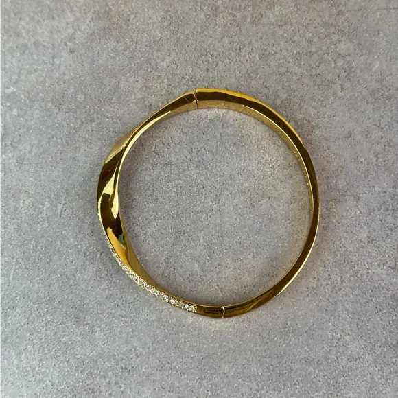 Kate Spade New York | "Do The Twist" Pavé Crystal Hinged Bangle – Gold Tone - Picture 4 of 7